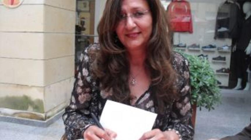 Yazar Pembe Tun&ccedil;el&rsquo;den S&ouml;ke&rsquo;de İmza G&uuml;n&uuml;