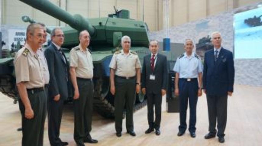Genelkurmay Başkanı &Ouml;zel, Savunma Sanayi Fuarını Gezdi
