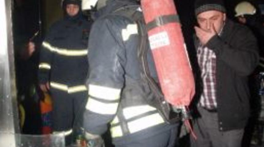 G&ouml;lc&uuml;k'te İşyeri Yangını