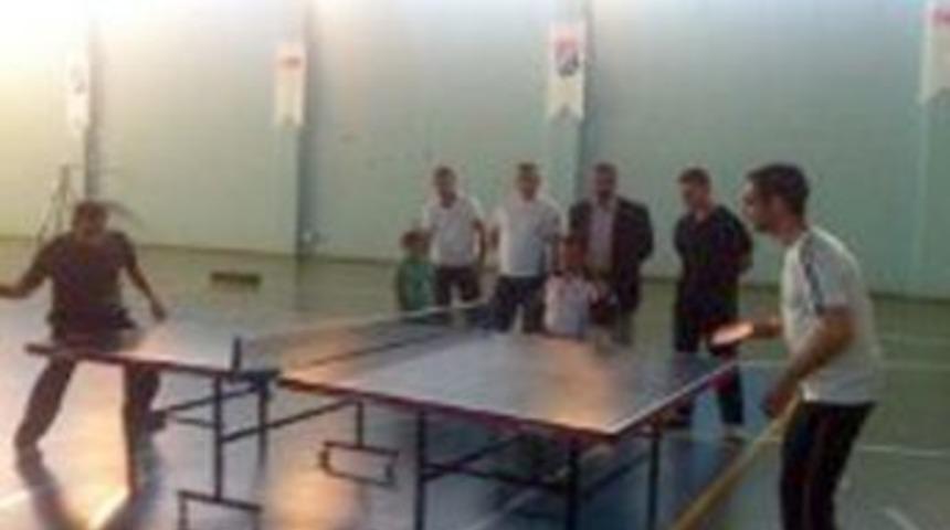 Pasinler'de &Ouml;ğretmenler Masa Tenisinde Yarıştı