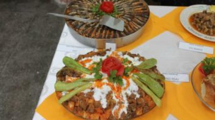 Bayat Ekmekleri Kulanarak, Tirit, Perde Pilavı Ve Keşkek Yaptılar