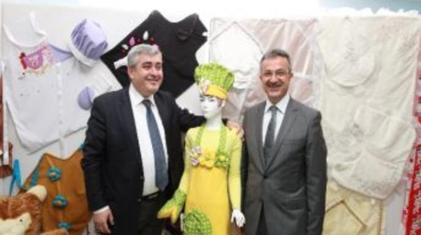 Gesmek'te Yılsonu Sergileri Başladı