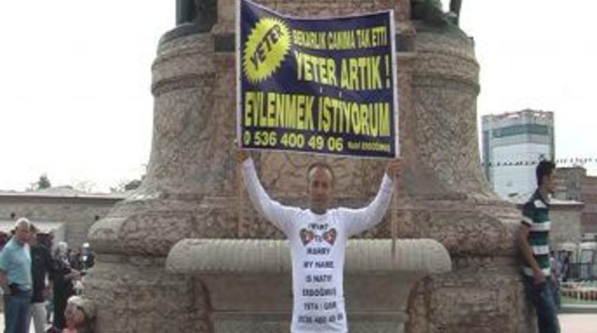 Evlenmek i&ccedil;in Taksim'e &ccedil;ıktı