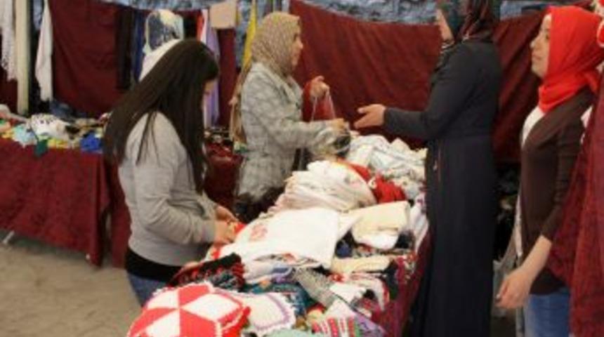 Kermesler Fakirin Alışveriş, &Ouml;ğrencinin Umut Kapısı Oluyor