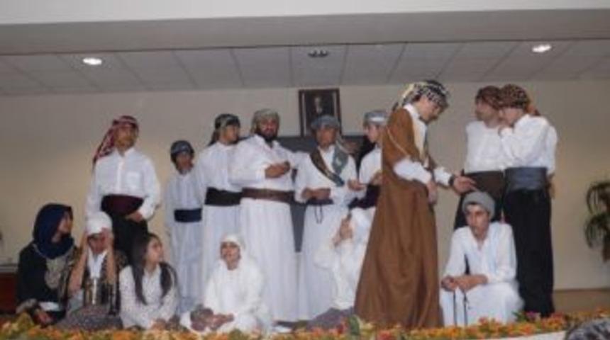 &Ouml;ğrencilerden Tiyatro G&ouml;sterisi