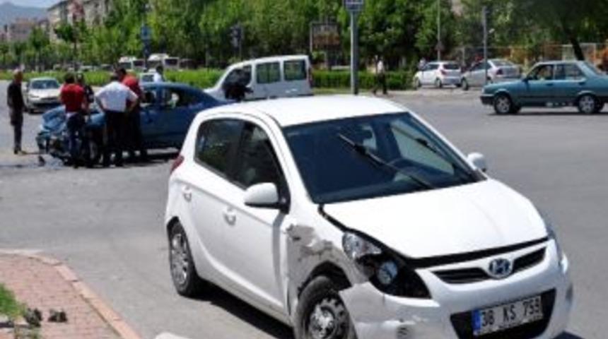 Kayseri'de Trafik Kazası: 5 Yaralı