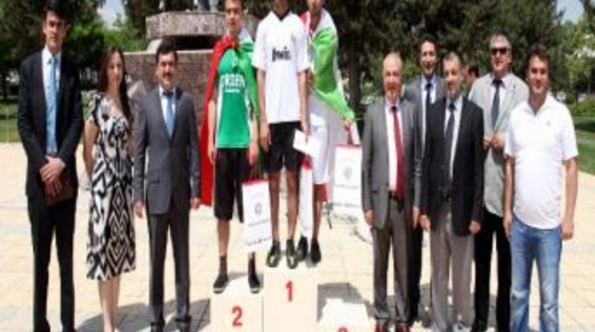 Tacikistan Milli Koşusu Ga&uuml;n&rsquo;de Yapıldı