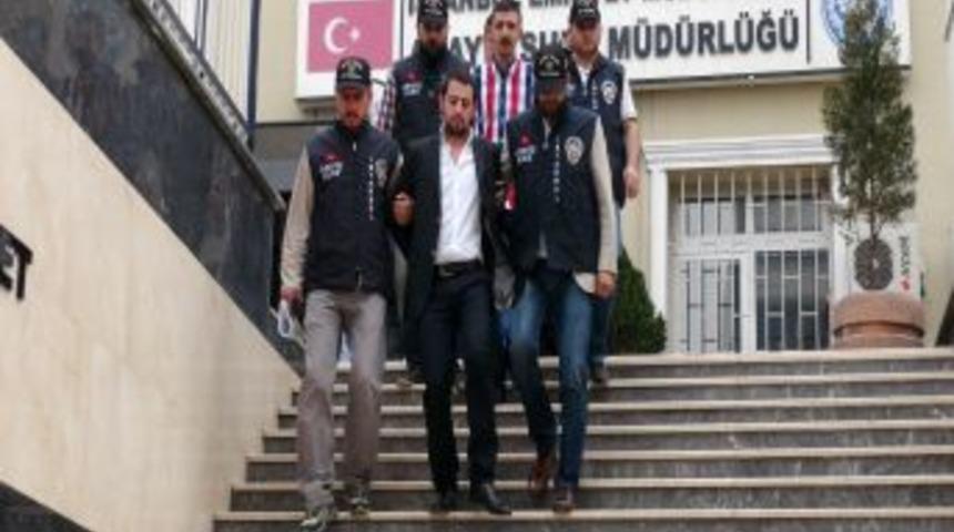 Silahla Kafe Basanlar Yakalandı