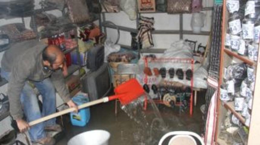 Hakkari&rsquo;de Şiddetli Yağmur