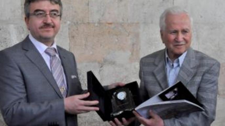 Osmanlı&rsquo;dan G&uuml;n&uuml;m&uuml;ze Ulaşan Edirne&rsquo;deki En Eski Anıtsal Yapı Eski Cami&rsquo;nin Resim Ve Fotoğraflarının Yer Aldığı &ldquo;eski&rsquo;den&rdquo; İsimli Sergi A&ccedil;ıldı