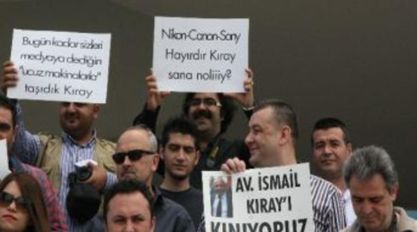 Gazetecilerden Avukata Tepki