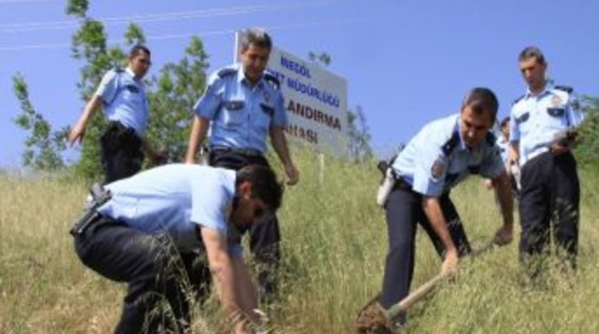 Şehit Polislerin Hatırası Fidanlarla Yaşayacak