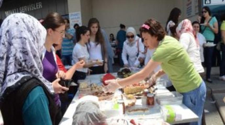 Hastane Personelinden &Ccedil;ocuklar Yararına Kermes