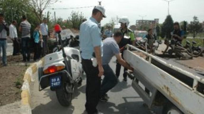 Motosikletli Trafik Polisi Kaza Yaptı