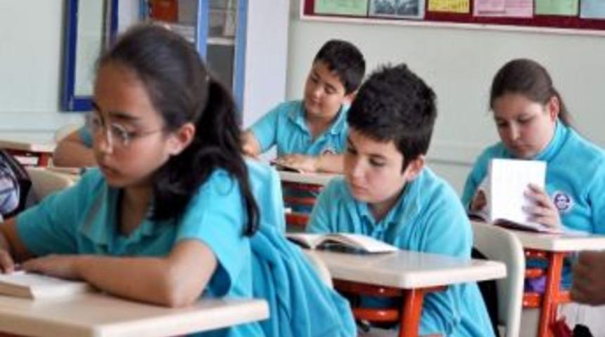 Erciyes Koleji'nden ''okuyor Ve Okutuyoruz'' Etkinliği