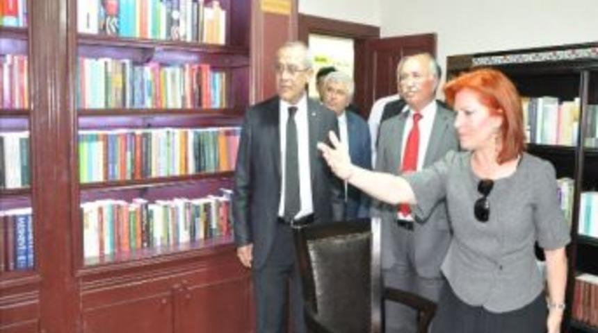 Evliya &Ccedil;elebi Edebiyat M&uuml;ze K&uuml;t&uuml;phanesi A&ccedil;ıldı