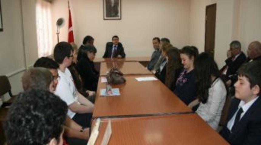 &Ouml;ğrenciler, Kaymakam Demir&rsquo;i Ziyaret Etti