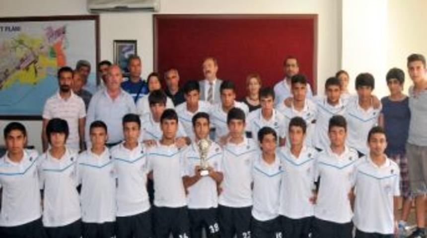 Akdeniz Belediyespor U17 Futbol Takımı T&uuml;rkiye 2&rsquo;ncisi Oldu