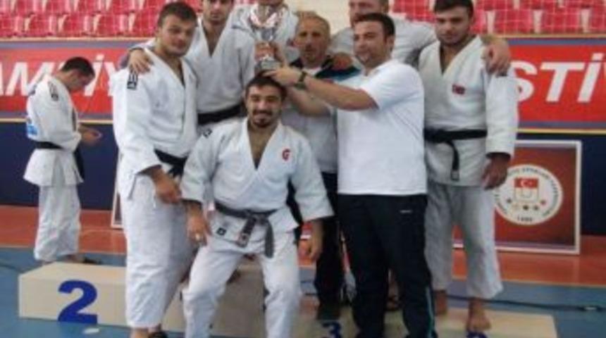 Om&uuml; Judo Şampiyonu Oldu