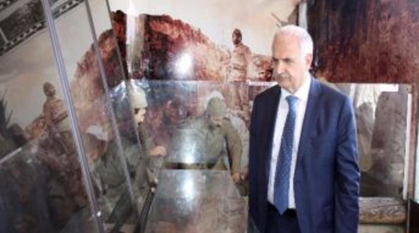 Rekt&ouml;r Ko&ccedil;ak, &Ccedil;anakkale 1905 Gezici Tır M&uuml;zesini Gezdi