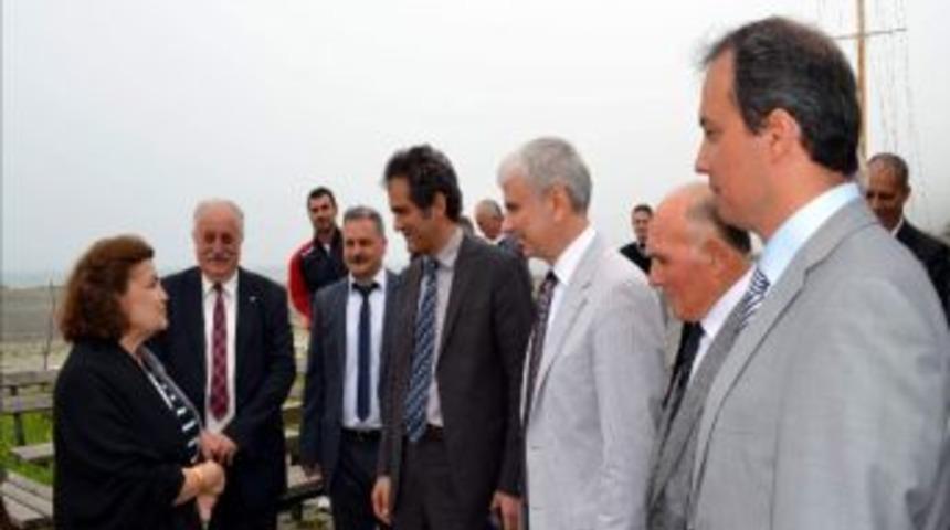 Rekt&ouml;r &Ouml;zer Dernek &Uuml;yeleriyle Buluştu