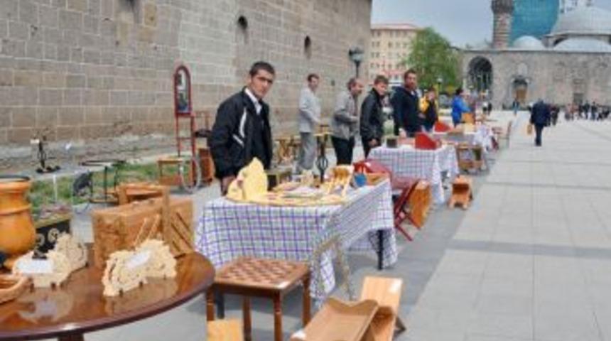 İşitme Engelli &Ouml;ğrencilerin Eserleri G&ouml;z Doldurdu