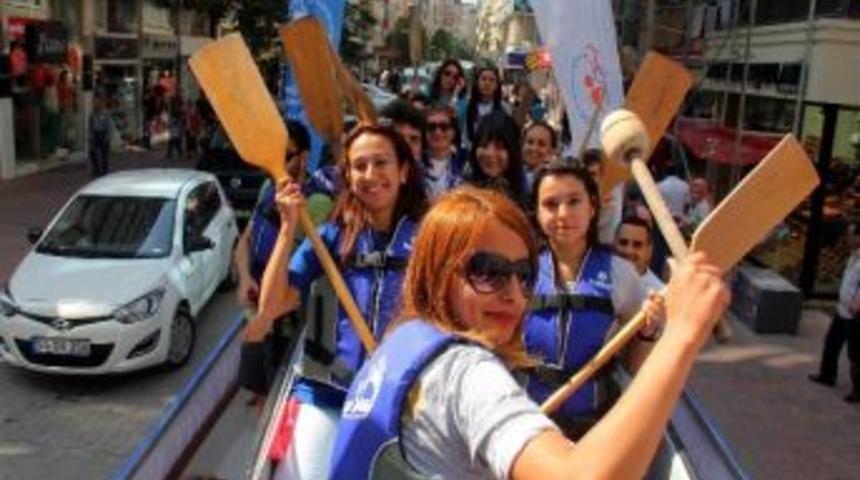 Dragon Bot Yarışları &Ouml;ncesi Renkli G&ouml;r&uuml;nt&uuml;ler