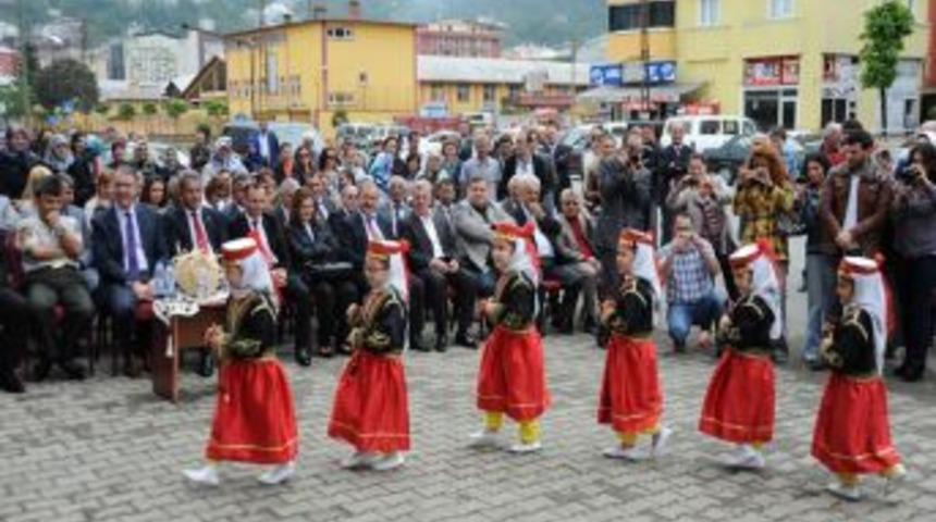 Arhavi'de Halk Eğitim Merkezi Kursiyerleri &Ccedil;alışmalarını Sergiledi