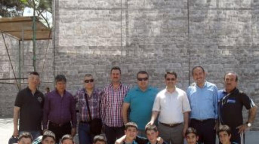 Bartınlı Işadamları Azerbaycan&rsquo;daki T&uuml;rk Eğitim Kurumlarını Gezdi