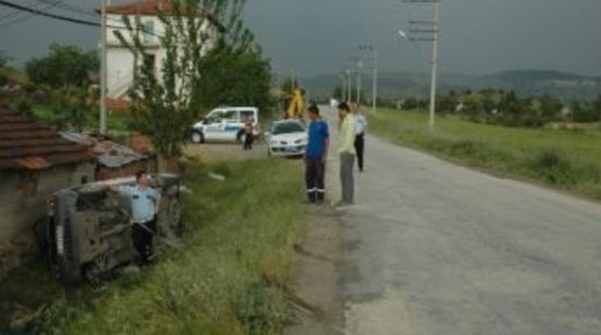 Şarampole Yuvarlanan Ara&ccedil;tan Burnu Bile Kanamadan &Ccedil;ıktı