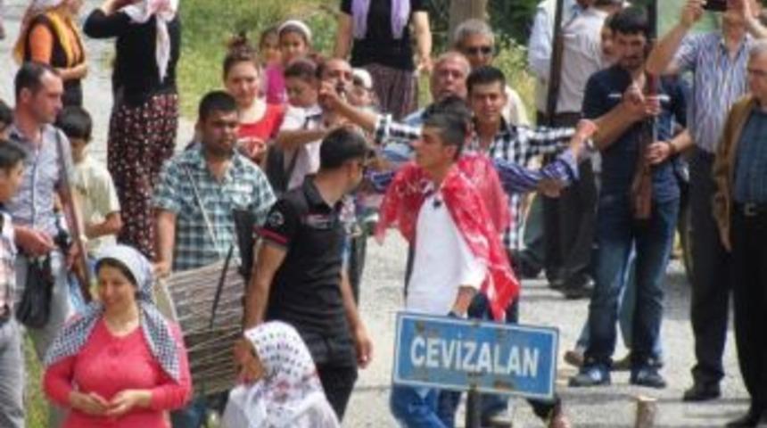 &Ouml;demişli Askerlere Coşkulu Uğurlama