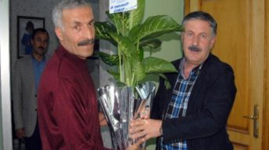 Ak Partili &Ouml;zbek&rsquo;ten Yerel Gazeteye Tebrik Ziyareti