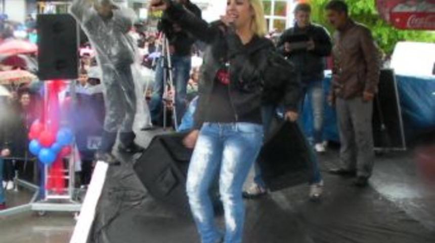 Kağızman Zeynep Dizdar konseriyle coştu