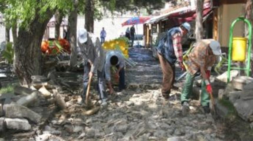 G&uuml;lbah&ccedil;e De Yol D&uuml;zenlemesi