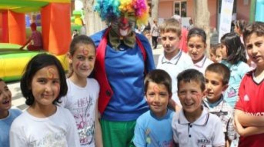 &Ccedil;ocuklar G&uuml;rlek K&ouml;y&uuml;'nde Eğlendi