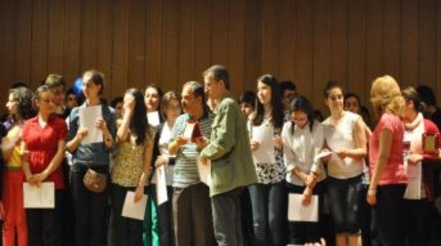 Trabzon Fen Lisesi Ankara'da B&ouml;lgesel Tiyatro Festivali'ne Katıldı