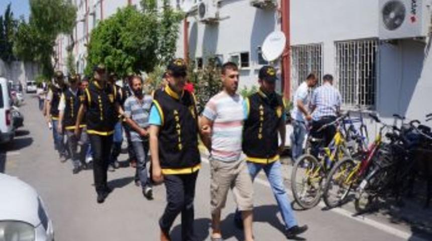 Adana'da 180 Polisle Yapılan Şafak Operasyonda 14 Kişi Yakalandı