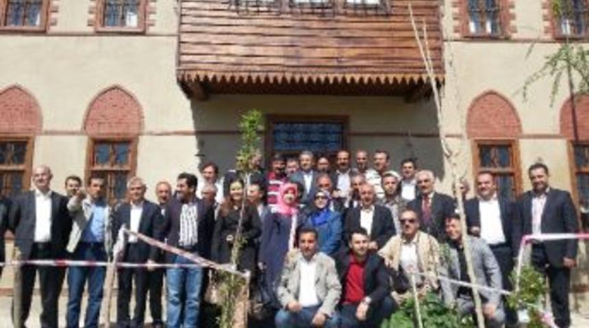 Aras&rsquo;tan Parti Y&ouml;netimine Kahvaltı