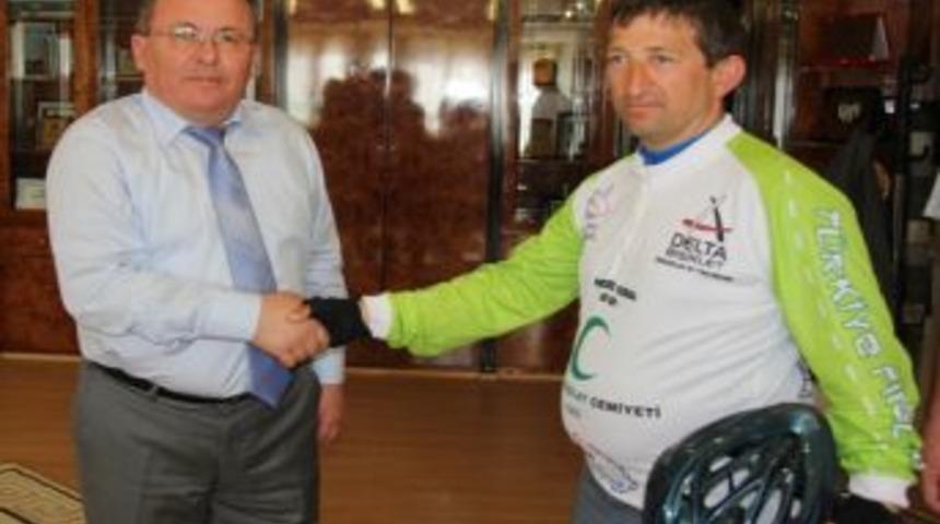 G&ouml;n&uuml;ll&uuml; Bisiklet Kullanıcısı Başkaptan'dan Başkan Vekili Akın&rsquo;a Ziyaret