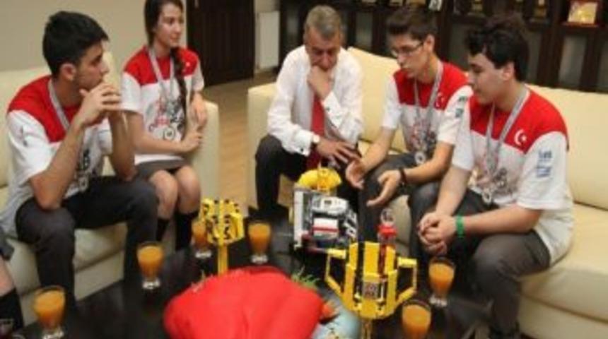 D&uuml;nya 3.'s&uuml; Rota&rsquo;lılardan Başkan Şenol&rsquo;a Teşekk&uuml;r