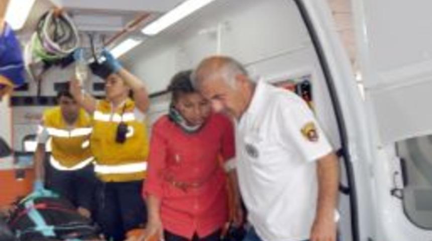 Adıyaman'da Midib&uuml;s Şarampole Yuvarlandı, 10 Kişi Yaralandı