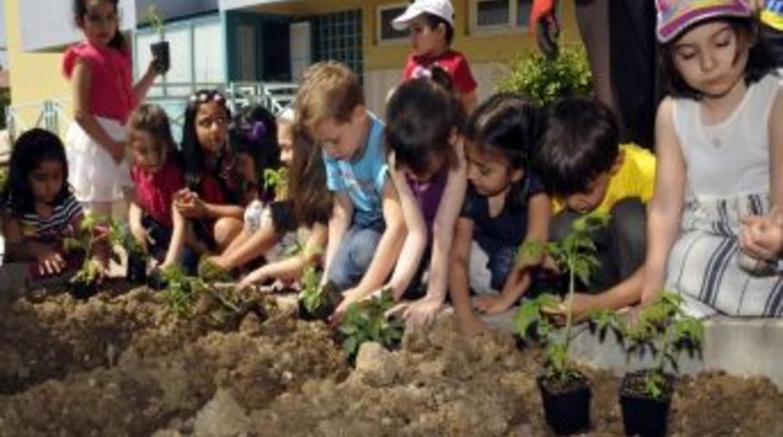 Minik &Ccedil;ift&ccedil;iler Iş Başında