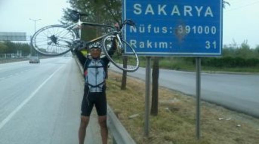 Bisikletle 15 Saatte 400 Kilometre Yol Kat Ettiler