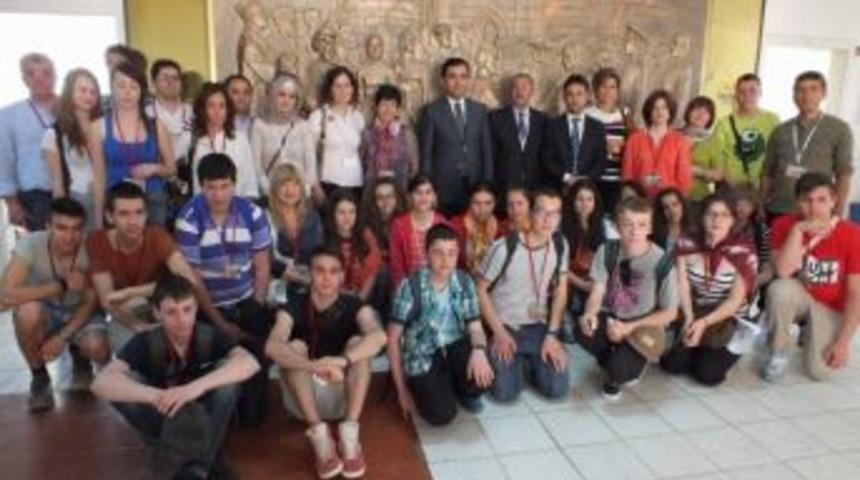 Hüsnü Mustafa Özyeğin Ortaokulundan Yabancı Misafirlere Özel Karşılama