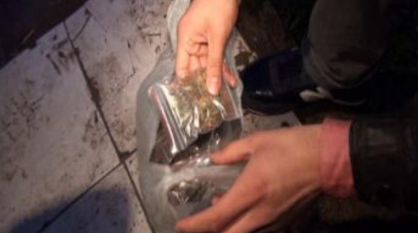 Cami Avlusunda Uyuşturucu Satan Şebekeye Operasyon