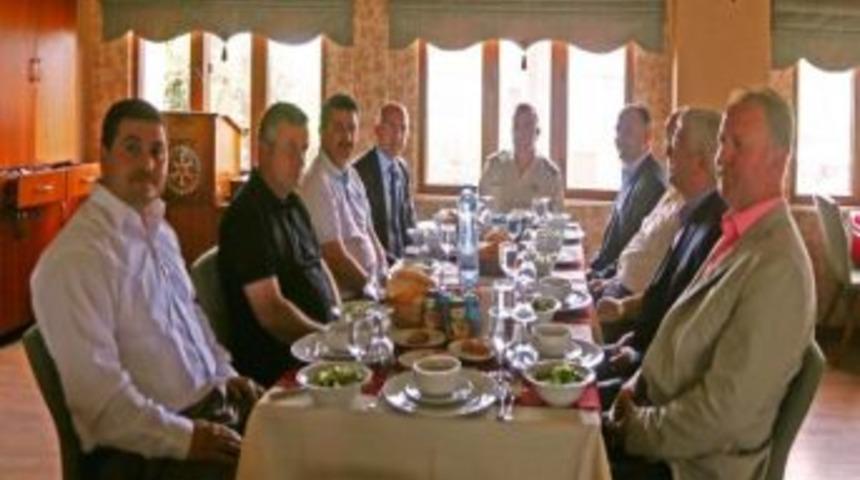 D&uuml;siad&rsquo;dan Komutana Ziyaret