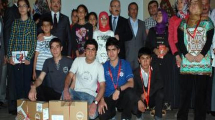 &lsquo;Nizip Efendimiz'in Nurlu Hayatı&rsquo;nı Okuyor&rsquo; Yarışmasının &Ouml;d&uuml;lleri Verildi