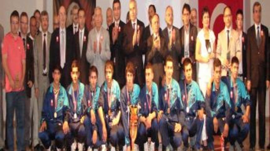 EMEKDER 1. Onur &Ouml;d&uuml;lleri T&ouml;renle Verildi