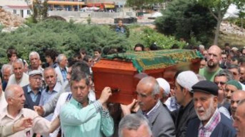 Gen&ccedil;lik Hizmetleri Kırşehir Eski İl M&uuml;d&uuml;r&uuml; Mustafa Kandemir Hayatını Kaybetti