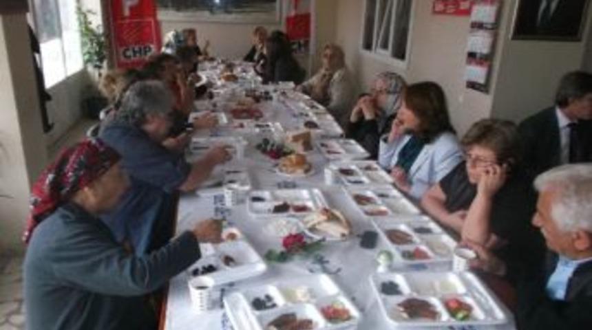 Chp Erenler&rsquo;den Anneler G&uuml;n&uuml; Kahvaltısı